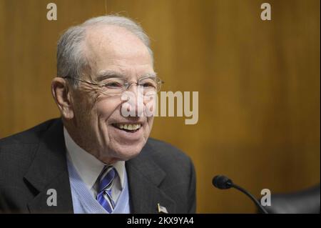 Washington, États-Unis. 30th novembre 2022. Washington, DC, Etats-Unis, 30 novembre 2022. Le sénateur Chuck Grassley, R-IA, sourit lors de l'audience sur les nominations à la Commission judiciaire du Sénat aux États-Unis Capitole à Washington, DC mercredi, 30 novembre 2022. Photo de Bonnie Cash/UPI Credit: UPI/Alay Live News Banque D'Images