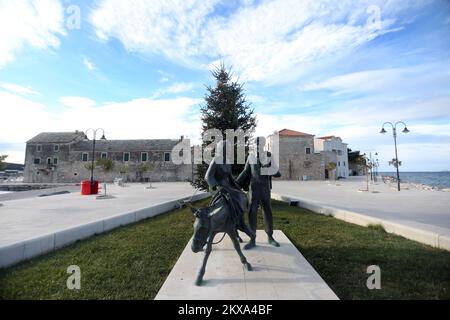 02.01.2019., Primosten, Croatie - Oylle d'hiver à Primosten. Primosten est une petite ville située entre Sibenik et Split photo: Dusko Jaramaz/PIXSELL Banque D'Images