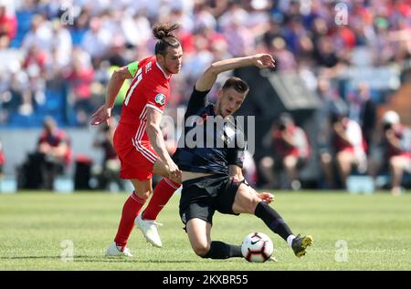 08.06.2019., stade Gradski vrt, Osijek - UEFA Euro 2020 qualification, Groupe E, Croatie contre pays de Galles. Gareth Bale, Borna Barisic. Photo: Goran Stanzl/PIXSELL Banque D'Images