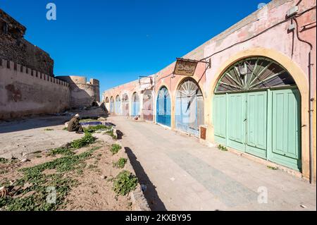 Vieilles portes marocaines à Essaouira, Maroc Banque D'Images