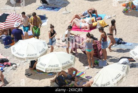 12.08.2019., Dubrovnik, Croatie - la Croatie est frappée par une vague de températures et de chaleur élevées. Plaza Banje à la mi-août. Photo: Matija Habljak/PIXSELL Banque D'Images