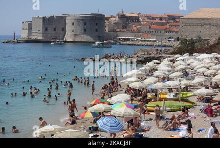 12.08.2019., Dubrovnik, Croatie - la Croatie est frappée par une vague de températures et de chaleur élevées. Plaza Banje à la mi-août. Photo: Matija Habljak/PIXSELL Banque D'Images