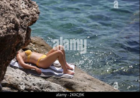 12.08.2019., Dubrovnik, Croatie - la Croatie est frappée par une vague de températures et de chaleur élevées. Plaza Banje à la mi-août. Photo: Matija Habljak/PIXSELL Banque D'Images