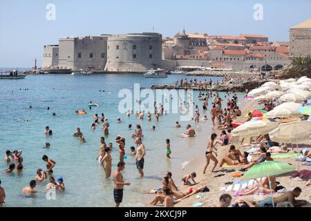 12.08.2019., Dubrovnik, Croatie - la Croatie est frappée par une vague de températures et de chaleur élevées. Plaza Banje à la mi-août. Photo: Matija Habljak/PIXSELL Banque D'Images