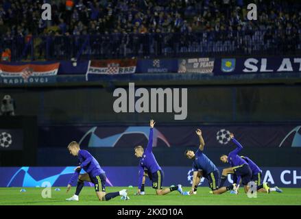 ZAGREB, CROATIE - SEPTEMBRE 18 : les joueurs du GNK Dinamo Zagreb se réchauffent avant le match C de la Ligue des champions de l'UEFA entre le GNK Dinamo et Atalanta B.C. au stade Maksimir de 18 septembre 2019 à Zagreb, en Croatie. Photo: Slavko Midzor/PIXSELL Banque D'Images