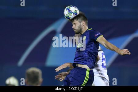 ZAGREB, CROATIE - SEPTEMBRE 18 : Bruno Petkovic du GNK Dinamo Zagreb et Andrea Masiello d'Atalanta BC pendant le match C de la Ligue des champions de l'UEFA entre GNK Dinamo et Atalanta B.C. au stade Maksimir sur 18 septembre 2019 à Zagreb, en Croatie. Photo: Igor Soban/PIXSELL Banque D'Images