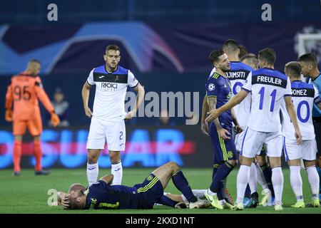 ZAGREB, CROATIE - SEPTEMBRE 18 : Bruno Petkovic et Petar Stojanovic de GNK Dinamo Zagreb et Rafael Toloi d'Atalanta BC lors du match C de la Ligue des champions de l'UEFA entre GNK Dinamo et Atalanta B.C. au stade Maksimir de 18 septembre 2019 à Zagreb, en Croatie. Photo: Igor Soban/PIXSELL Banque D'Images