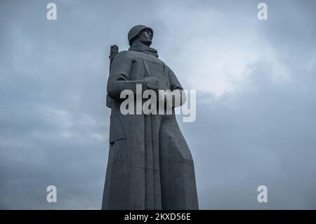 Monument aux défenseurs de l'Arctique soviétique pendant la Grande Guerre patriotique. Vue latérale. Mourmansk, Russie. Banque D'Images