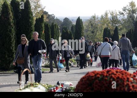 01.11.2019., Zagreb - commémoration de la Toussaint dans le cimetière de Mirosevac à Zagreb. Photo: Marin Tironi/PIXSELL Banque D'Images