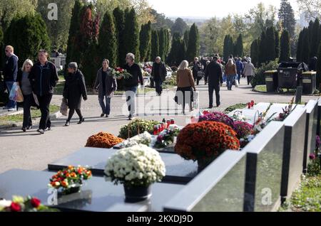 01.11.2019., Zagreb - commémoration de la Toussaint dans le cimetière de Mirosevac à Zagreb. Photo: Marin Tironi/PIXSELL Banque D'Images