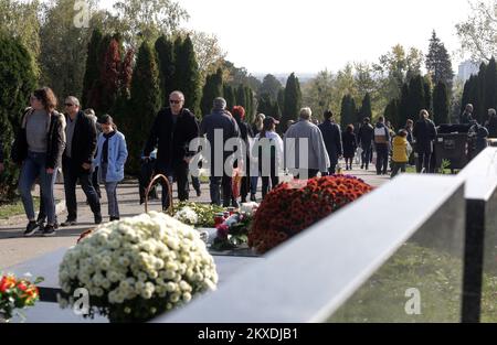 01.11.2019., Zagreb - commémoration de la Toussaint dans le cimetière de Mirosevac à Zagreb. Photo: Marin Tironi/PIXSELL Banque D'Images