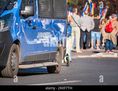 Bucarest, Roumanie - octobre 2022 : gendarmerie ou fourgonnette de police militaire roumaine lors d'une manifestation à Bucarest, Roumanie Banque D'Images