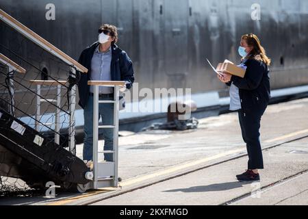 02.05.2020., Rijeka, Croatie - Scenic Eclipse, le premier bateau de croisière de découverte polaire au monde, est arrivé à Rijeka.Scenic Eclipse, le premier bateau de croisière de découverte polaire au monde, construit en Croatie par Uljanik au chantier naval de Pula, baptisé par Dame Helen Mirren, et vainqueur du critique de croisière Best New Luxury Ship 2019. Un navire unique qui établit les normes dans le tourisme de croisière de luxe haut de gamme.le yacht est conçu pour une classe de glace 1A Super qui lui permet de naviguer dans les eaux arctiques et antarctiques en été. Il a également la classe polaire 6, le plus haut shi passager Banque D'Images