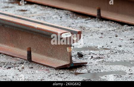 05.06.2020., Croatie, Zagreb - place Ban Josip Jelacic. Restauration des voies de tram sur la place principale - plus d'informations. Photo: Sanjin Strukic/PIXSELL Banque D'Images