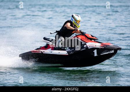 Les participants concourent lors de la sortie en jet ski de l'Alpe Adria sur le lac Jarun à Zagreb, en Croatie, sur 27 juin 2020. Photo: Davor Puklavec/PIXSELL Banque D'Images