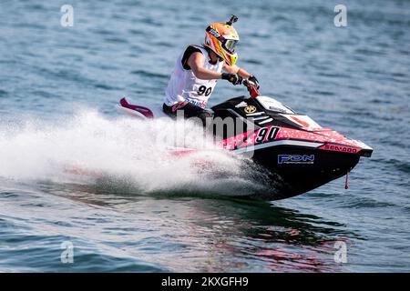 Les participants concourent lors de la sortie en jet ski de l'Alpe Adria sur le lac Jarun à Zagreb, en Croatie, sur 27 juin 2020. Photo: Davor Puklavec/PIXSELL Banque D'Images