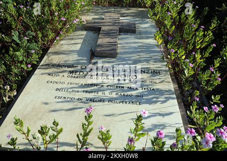 Tombe d'Orlando Lorenzini au cimetière de guerre de Keren en en Érythrée Banque D'Images