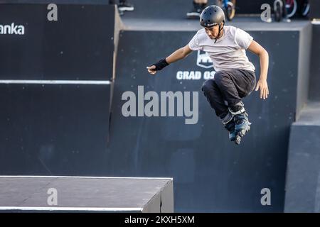 Entraînement libre en ligne au Pannonian Skatepark Panna la veille de la cérémonie d'ouverture du XXI Pannonian Challenge à Osijek, Croatie sur 12 août 2020. Photo: Davor Javorovic/PIXSELL Banque D'Images