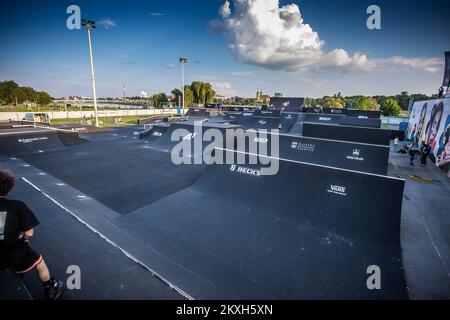 Entraînement libre en ligne au Pannonian Skatepark Panna la veille de la cérémonie d'ouverture du XXI Pannonian Challenge à Osijek, Croatie sur 12 août 2020. Photo: Davor Javorovic/PIXSELL Banque D'Images