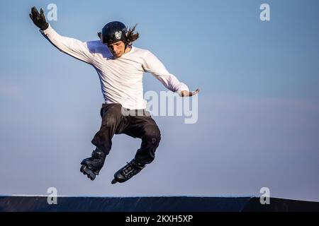 Entraînement libre en ligne au Pannonian Skatepark Panna la veille de la cérémonie d'ouverture du XXI Pannonian Challenge à Osijek, Croatie sur 12 août 2020. Photo: Davor Javorovic/PIXSELL Banque D'Images