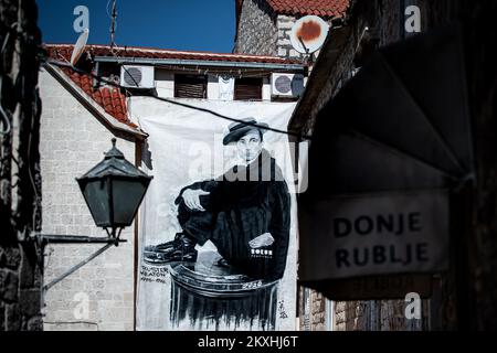 Graffiti d'un célèbre acteur de cinéma silencieux, Buster Keaton est photographié sur un ancien bâtiment résidentiel de la vieille ville de Trogin, en Croatie, sur 9 septembre 2020. Le Festival du film de Bokun Silent se tiendra à Trogir du 11 au 12 septembre 2020. Photo: Milan SABIC/PIXSELL Banque D'Images