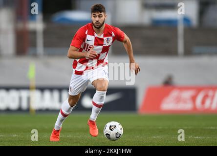 Josko Gvardiol de Croatie contrôle une balle lors du match de qualification de l'UEFA Euro de moins de 21 ans entre la Croatie U21 et Saint-Marin U21 au stade Zagreb on 8 octobre 2020 à Zagreb, Croatie. Photo: Josip Regovic/PIXSELL Banque D'Images