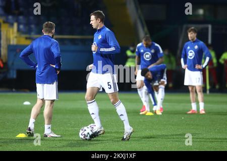 Jonny Evans, d'Irlande du Nord, se réchauffe avant le match des demi-finales de l'UEFA Euro 2020 entre la Bosnie-Herzégovine et l'Irlande du Nord au stade Grbavica sur 8 octobre 2020 à Sarajevo, en Bosnie-Herzégovine. Photo: Armin Drugut/PIXSELL Banque D'Images