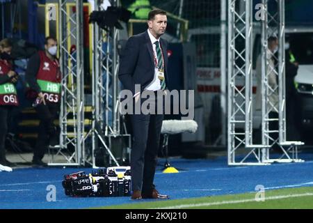 Ian Baraclough, entraîneur en chef de l'Irlande du Nord, regarde pendant le match de l'UEFA Euro 2020 demi-finale entre la Bosnie-Herzégovine et l'Irlande du Nord au stade Grbavica sur 8 octobre 2020 à Sarajevo, Bosnie-Herzégovine. Photo: Armin Drugut/PIXSELL Banque D'Images