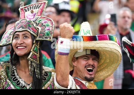 Lusail, Qatar. 30th novembre 2022. Les partisans du Mexique réagissent avant le match du Groupe C entre l'Arabie saoudite et le Mexique lors de la coupe du monde de la FIFA 2022 au stade Lusail à Lusail, Qatar, le 30 novembre 2022. Credit: Meng Dingbo/Xinhua/Alay Live News Banque D'Images