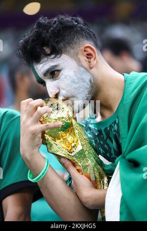 Lusail, Qatar. 30th novembre 2022. Un partisan de l'Arabie saoudite réagit avant le match du Groupe C entre l'Arabie saoudite et le Mexique lors de la coupe du monde de la FIFA 2022 au stade Lusail, à Lusail, au Qatar, le 30 novembre 2022. Credit: Xu Zijian/Xinhua/Alamy Live News Banque D'Images