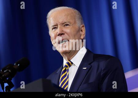 Washington, DC, États-Unis. 30th novembre 2022. Le président des États-Unis, Joe Biden, s'exprime lors du Sommet des nations tribales de la Maison Blanche au ministère de l'intérieur à Washington, DC, États-Unis, le mercredi 30 novembre, 2022. La première en personne de l'administration Biden permet aux fonctionnaires fédéraux et aux chefs tribaux de s'engager sur des façons d'investir dans les collectivités autochtones et des renforcer, selon la Maison Blanche. Credit: Ting Shen/Pool via CNP/dpa/Alay Live News Banque D'Images