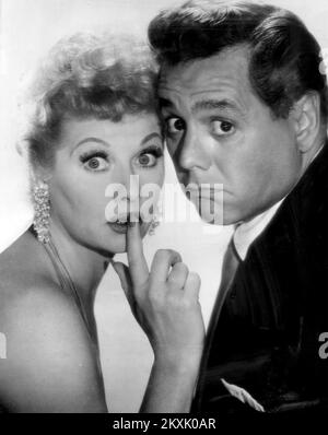 LUCILLE BALL et Desi Arnaz, film et TV américains actos i9n leur émission télévisée en 1957 Banque D'Images