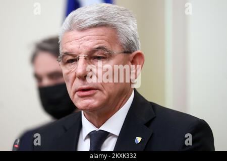 Après avoir refusé de rencontrer le ministre russe des Affaires étrangères Sergei Lavrov, Sefik Dzaferovic, membre de la présidence de la Bosnie-Herzégovine, a déclaré que la Bosnie-Herzégovine est fière et veut envoyer un message fort, et que chacun doit respecter les décisions prises par tous les peuples de la Bosnie-Herzégovine à Sarajevo le 15. Décembre 2020. Photo: Armin Durgut/PIXSELL Banque D'Images