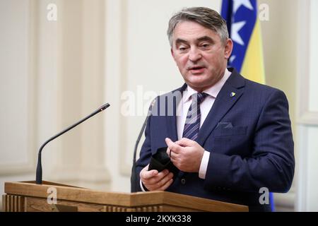 Après avoir refusé de rencontrer le ministre russe des Affaires étrangères Sergei Lavrov, Zeljko Komsic, membre de la présidence de la Bosnie-Herzégovine, a déclaré que la Bosnie-Herzégovine est fière et veut envoyer un message fort, et que tout le monde doit respecter les décisions prises par tous les peuples de la Bosnie-Herzégovine à Sarajevo le 15. Décembre 2020. Photo: Armin Durgut/PIXSELL Banque D'Images