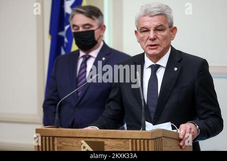 Après avoir refusé de rencontrer le ministre russe des Affaires étrangères Sergei Lavrov, Sefik Dzaferovic, membre de la présidence de la Bosnie-Herzégovine, a déclaré que la Bosnie-Herzégovine est fière et veut envoyer un message fort, et que chacun doit respecter les décisions prises par tous les peuples de la Bosnie-Herzégovine à Sarajevo le 15. Décembre 2020. Photo: Armin Durgut/PIXSELL Banque D'Images