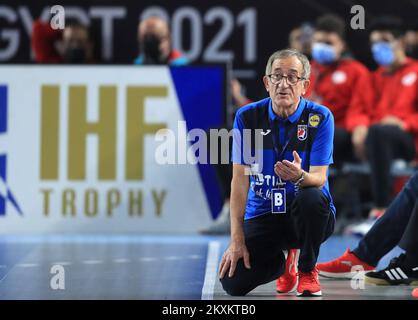 LE CAIRE, EGYPTE - JANVIER 25: Entraîneur-chef de Croatie Lino Cervar lors du match du Groupe II de Championnat du monde des hommes de l'IHF 27th entre le Danemark et la Croatie au Caire Stadium Sports Hall au Caire, Egypte sur 25 janvier 2021. Photo: Slavko Midzor/PIXSELL Banque D'Images