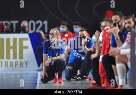 LE CAIRE, EGYPTE - JANVIER 25: Entraîneur-chef de Croatie Lino Cervar lors du match du Groupe II de Championnat du monde des hommes de l'IHF 27th entre le Danemark et la Croatie au Caire Stadium Sports Hall au Caire, Egypte sur 25 janvier 2021. Photo: Slavko Midzor/PIXSELL Banque D'Images