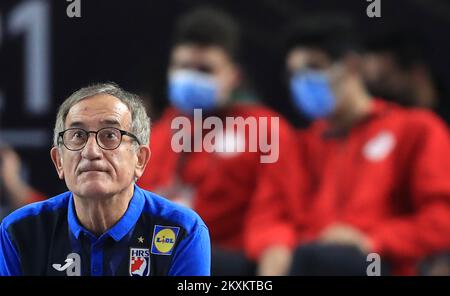 LE CAIRE, EGYPTE - JANVIER 25: Entraîneur-chef de Croatie Lino Cervar lors du match du Groupe II de Championnat du monde des hommes de l'IHF 27th entre le Danemark et la Croatie au Caire Stadium Sports Hall au Caire, Egypte sur 25 janvier 2021. Photo: Slavko Midzor/PIXSELL Banque D'Images