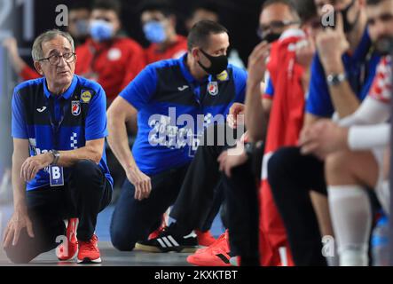 LE CAIRE, EGYPTE - JANVIER 25: Entraîneur-chef de Croatie Lino Cervar lors du match du Groupe II de Championnat du monde des hommes de l'IHF 27th entre le Danemark et la Croatie au Caire Stadium Sports Hall au Caire, Egypte sur 25 janvier 2021. Photo: Slavko Midzor/PIXSELL Banque D'Images