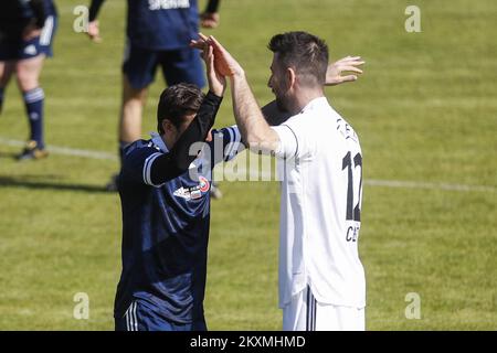 Darijo Srna et Bostjan Cesar lors d'un match humanitaire de légendes entre une équipe de stars du football croate et une équipe de stars du football slovène à Petrinja, Croatie, sur 13 mars 2021. Match est organisé à l'initiative du Président de l'UEFA Aleksander Ceferin et du Président de la Fédération croate de football Davor Suker pour aider ceux qui ont perdu leur maison par le tremblement de terre dévastateur sur 29 décembre 2020. Photo: Slavko Midzor/PIXSELL Banque D'Images