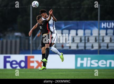 KOPER, SLOVÉNIE - MARS 31: Dario Spikic de Croatie et Lloyd Kelly d'Angleterre en action pendant le Championnat européen des moins de 21 ans de l'UEFA 2021 du Groupe D entre la Croatie et l'Angleterre au stade Bonifaand sur 31 mars 2021 à Koper, Slovénie. Photo: Marko Lukunic/PIXSELL Banque D'Images