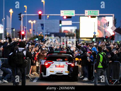 Kalle Rovanpera de Finlande et Jonne Halttunen de Finlande avec leur Toyota Gazoo Racing WRT Toyota Yaris WRC lors du début de cérémonie du Championnat du monde de rallye de la FIA Croatie à Zagreb, Croatie sur 22 avril 2021. Photo: Emica Elvedji/PIXSELL Banque D'Images