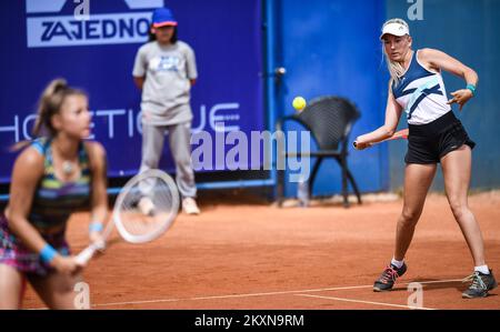 Andreea Prisacariu de Roumanie et Nika Radisic de Slovénie en action lors de la double finale ITF Zageb Ladies Open 2021 tournoi de tennis contre Barbara Haas d'Autriche et Katarzyna Kawa de Pologne au centre de tennis Maksimir à Zagreb, Croatie sur 1 mai 2021. Photo: Josip Regovic/PIXSELL Banque D'Images