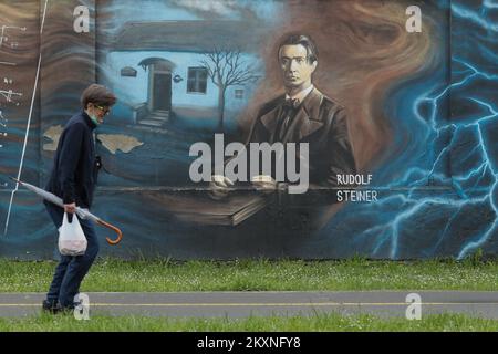 Murale du philosophe, éducateur, écrivain, ésotéricien croate-autrichien et fondateur principal de l'anthroposophie Rudolf Steiner, dans le passage de la rue du cardinal Alojzije Stepinac au marché de la haute-ville d'Osijek, en Croatie, sur 17 mai 2021. Le mur peint de la prison d'Osijek est l'œuvre de l'artiste d'Osijek Igor Desic. Photo: Dubravka Petric/PIXSELL Banque D'Images