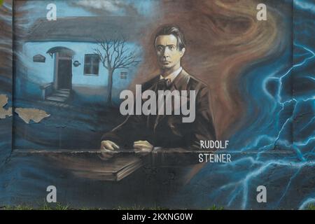 Murale du philosophe, éducateur, écrivain, ésotéricien croate-autrichien et fondateur principal de l'anthroposophie Rudolf Steiner, dans le passage de la rue du cardinal Alojzije Stepinac au marché de la haute-ville d'Osijek, en Croatie, sur 17 mai 2021. Le mur peint de la prison d'Osijek est l'œuvre de l'artiste d'Osijek Igor Desic. Photo: Dubravka Petric/PIXSELL Banque D'Images
