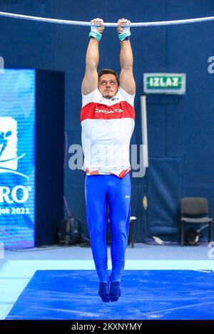 Tin Srbic de Croatie pendant la deuxième journée de qualification de LA coupe du monde de DOBRO 2021., à Osijek, Croatie, sur 11 juin 2021. L'édition 12th de la coupe du monde DE DOBRO en gymnastique accueillera 140 athlètes de 31 pays du mercredi au dimanche (10-13 juin) dans la salle Gradski vrt. Photo: Davor Javorovic/PIXSELL Banque D'Images