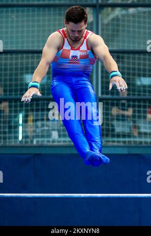 Tin Srbic de Croatie pendant la deuxième journée de qualification de LA coupe du monde de DOBRO 2021., à Osijek, Croatie, sur 11 juin 2021. L'édition 12th de la coupe du monde DE DOBRO en gymnastique accueillera 140 athlètes de 31 pays du mercredi au dimanche (10-13 juin) dans la salle Gradski vrt. Photo: Davor Javorovic/PIXSELL Banque D'Images