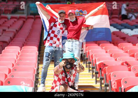 Les supporters croates de football sont vus au stade Wembley avant le match de l'UEFA Euro 2020 Championship Group D entre l'Angleterre et la Croatie sur 13 juin 2021 à Londres, au Royaume-Uni. Photo: Luka Stanzl/PIXSELL Banque D'Images