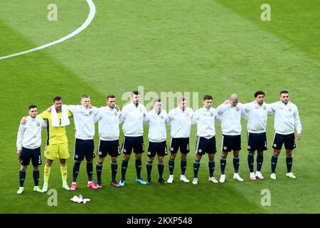 Les équipes nationales écossaises se disputent l'hymne national avant le match de l'UEFA Euro 2020 Championship Group D entre la Croatie et l'Écosse au parc Hampden sur 22 juin 2021 à Glasgow, au Royaume-Uni. Photo: Luka Stanzl/PIXSELL Banque D'Images