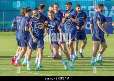 Joueurs de football pendant l'entraînement de l'équipe nationale croate de football, à Rovinj, Croatie, sur 26 juin 2021. La Croatie jouera l'Espagne dans l'EURO 2020 Round de 16 lundi, 28 juin à Copenhague, Danemark photo: Srecko Niketic/PIXSEL Banque D'Images